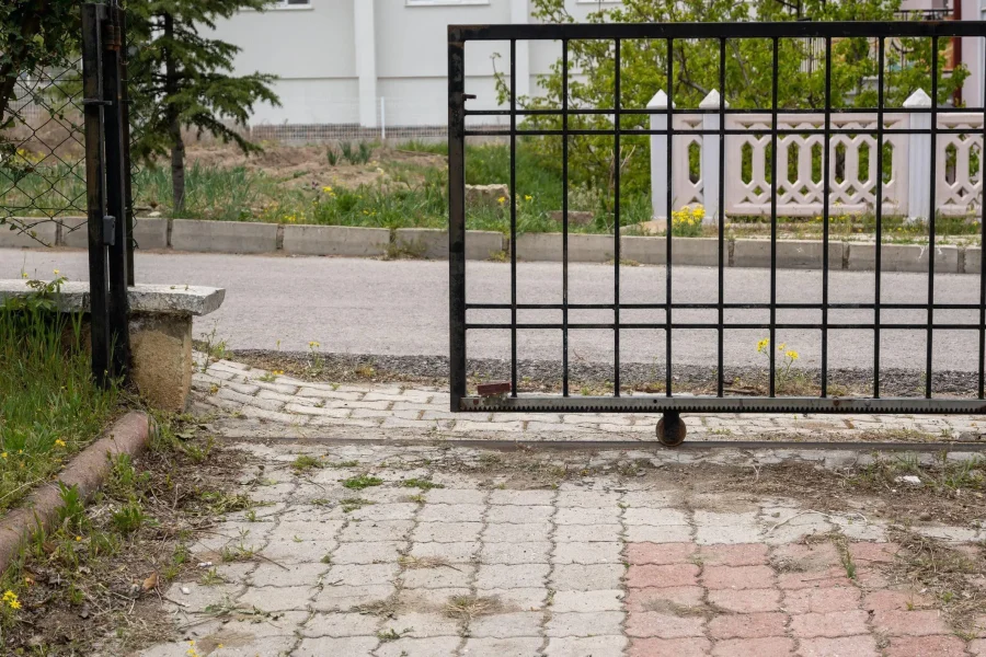 Top Benefits of Installing an Automatic Gate Opener at Your Home
